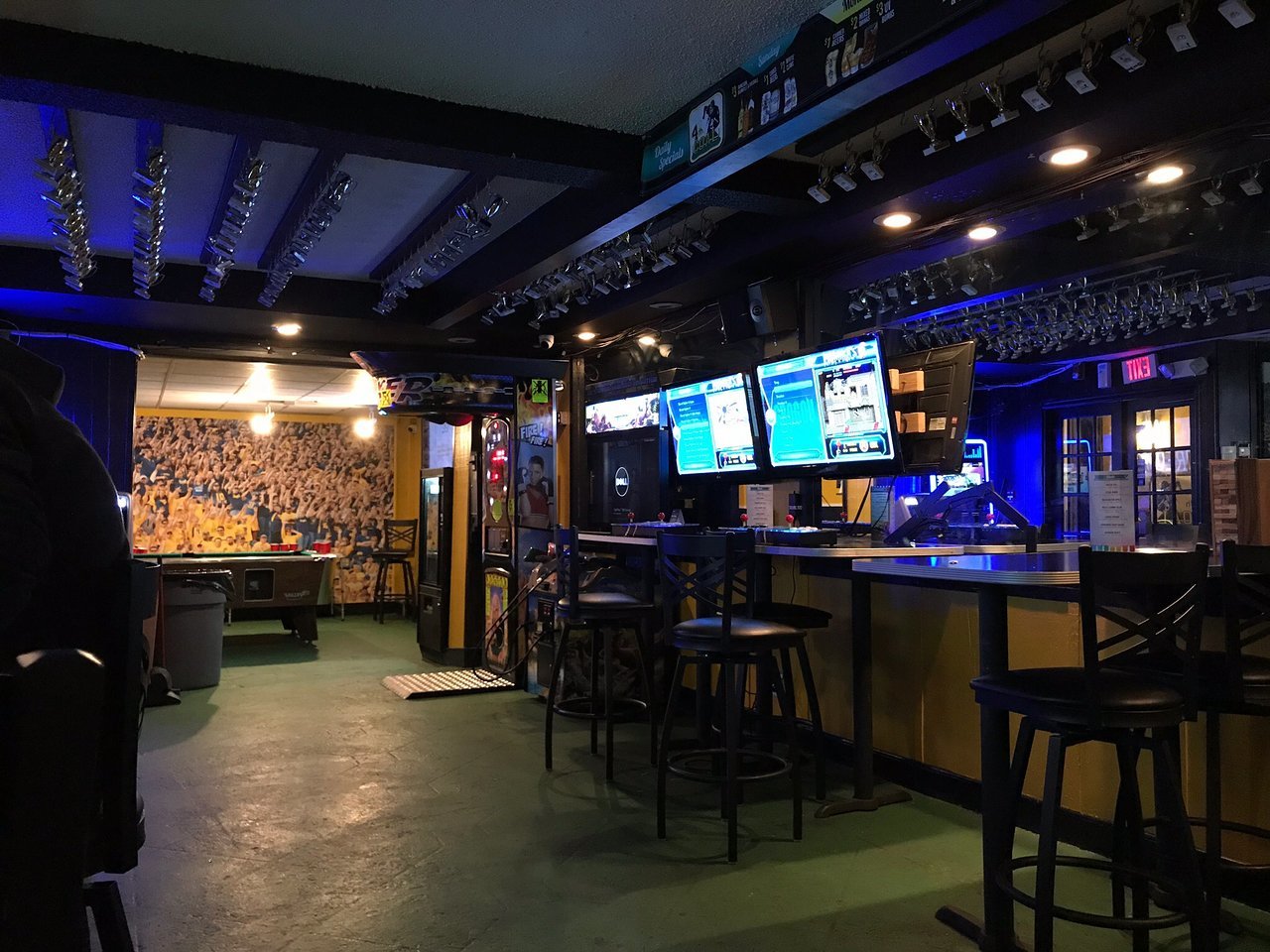 bar owners say Justice's executive orders, shutdowns are