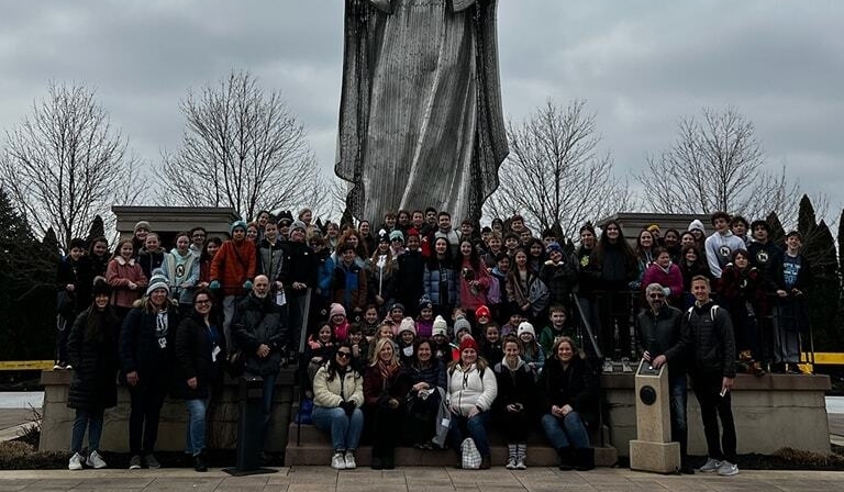 Notre Dame Catholic School Clarendon Hills: 'We thank God for our Notre Dame family that lifts each other, our nation, and our world in prayer every day' - Vimarsana News