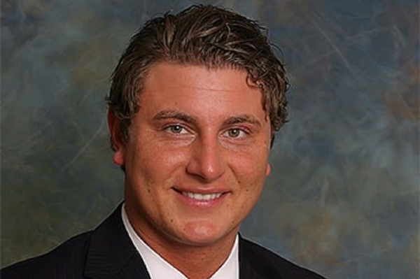 Dean Dellas holds a general securities representative (Series 7) license from the Financial Industry Regulatory Authority.