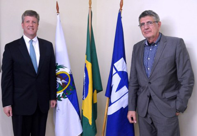Jaime Wallwitz Cardoso (RIGHT), president, Nuclebras Equipamentos Pesados S.A. (NUCLEP) joins Graham Cable (LEFT), vice president, Westinghouse Electric Company to sign a Memorandum of Understanding that would further strengthen Brazil’s energy sector