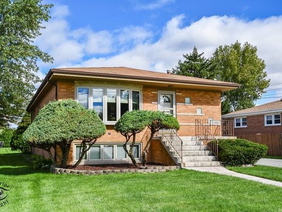 The home for sale at 7034 W. 86th St. in Burbank had a property tax bill of $4,165 in 2016.