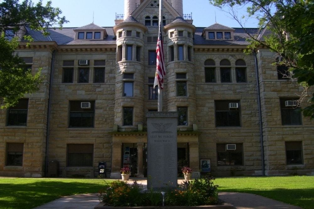 Mercer County Courthouse in Aledo, Illinois, a city in which residents will pay an estimated $1.3M in additional income taxes this year.