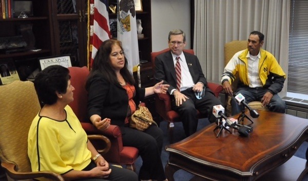 U.S. Sen. Mark Kirk (R-IL) on June 26 announced plans to expand the Abuelitas Program to Rockford, Joliet and southern Illinois.