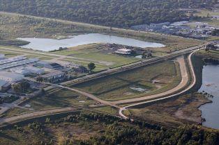 Medium lakeinthehillsairport