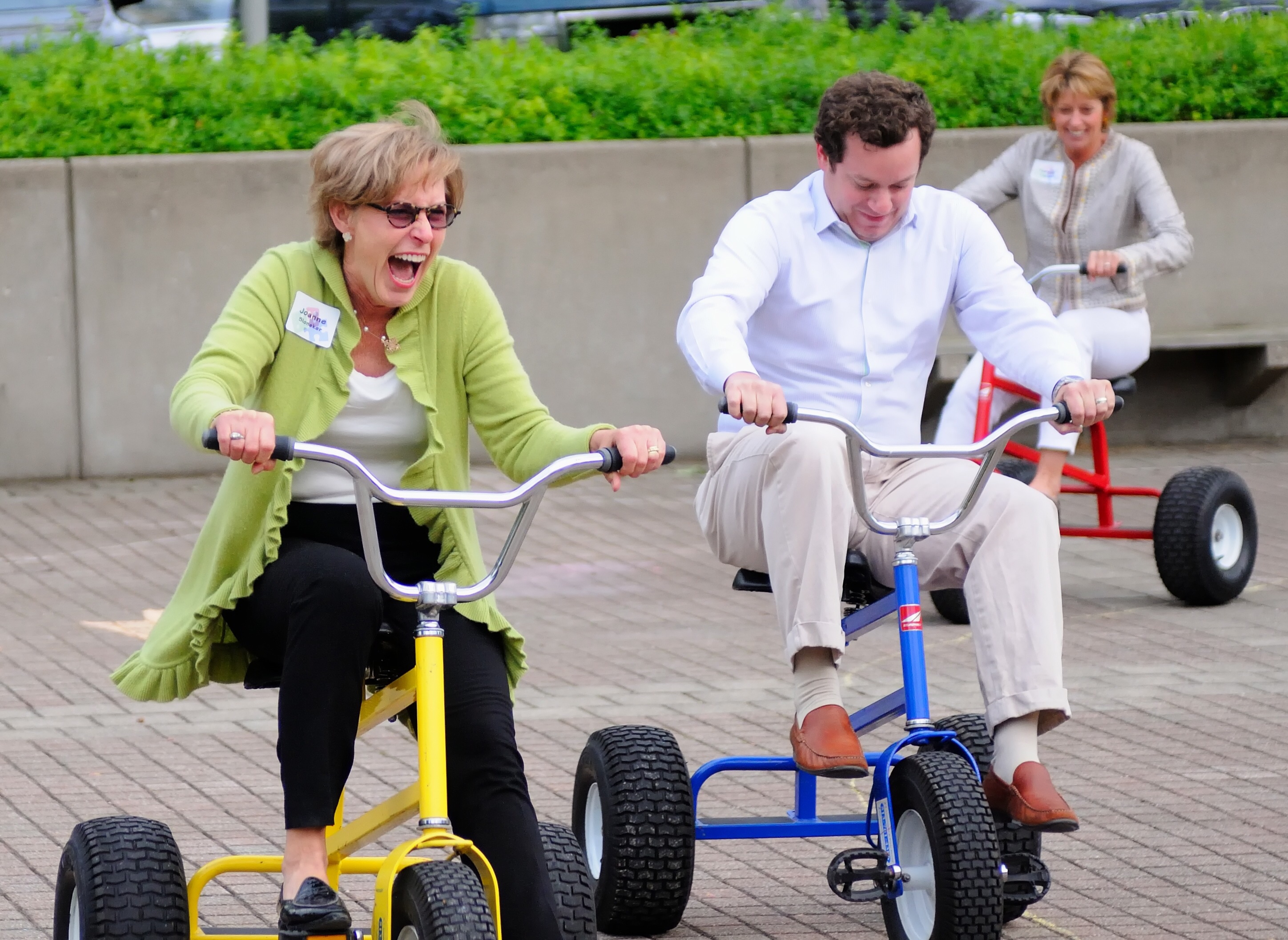 Joanne Sloneker of Madeira challenges Springer alumnus and Oakely resident Sam Cooper, and his mother, Nancy, of Indian Hill at A Springer Celebration 2014.