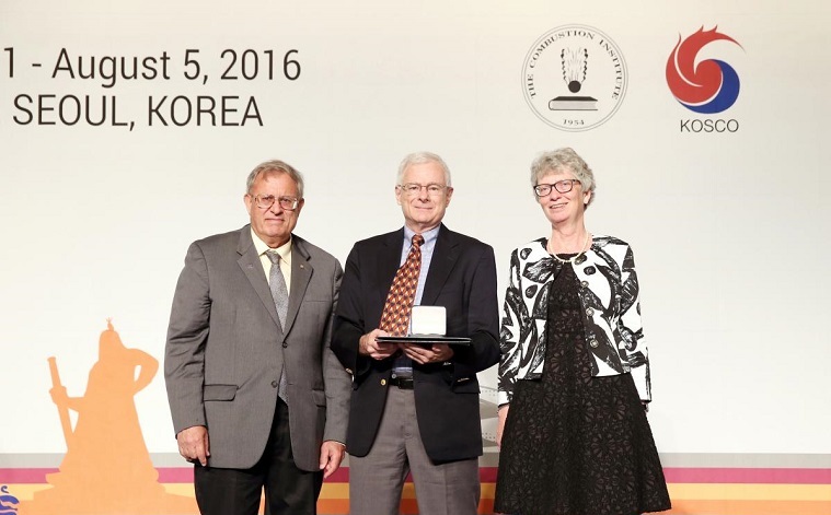 Robert Kee received the medal at the 36th annual Symposium on Combustion on Aug. 5 in Seoul, Korea.