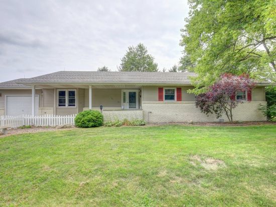 101 Vine Ct, Sadorus, IL