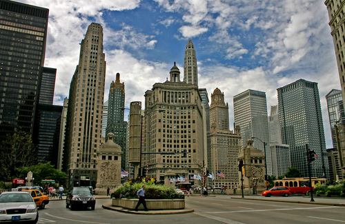 Chicago bus service should improve thanks to new technology that provides real-time monitoring of bus movements and communications between bus drivers and the Chicago Transit Authority's control center. CTA’s control center.