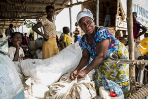 A refugee of Côte d'Ivoire prepares her luggage for repatriation.