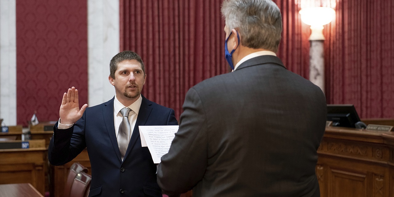 UPDATE: Wayne County delegate charged for taking part in storming of U.S. Capitol resigns - Vimarsana News