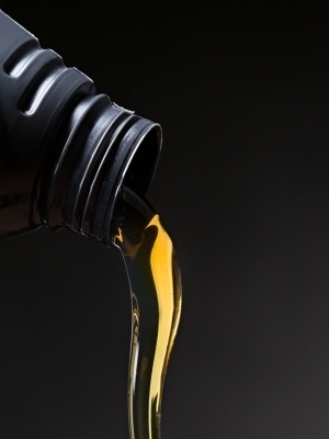 dollar general sued for allegedly selling obsolete motor oils