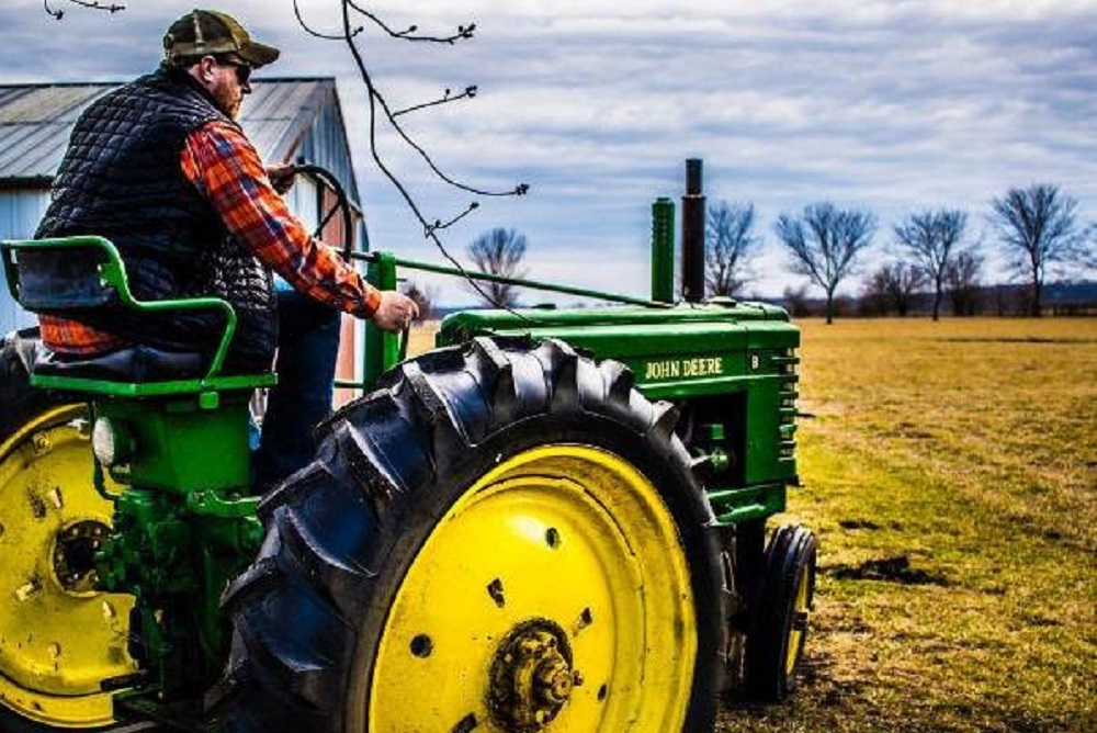 Alachua County farm files 'righttorepair' class action against John