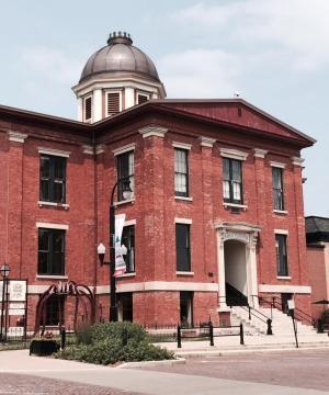 Medium oldcourthousephoto