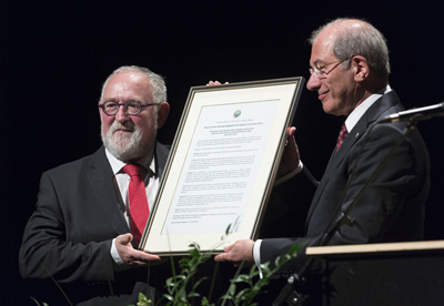 Director-General, Ahmet Üzümcü (right) presents the Ieper Declaration to the Mayor of Ieper, the Hon. Mr Jan Durnez on 21 April 2015, at the commemoration of the centenary of the first large-scale use of chemical weapons.
