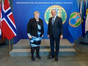 Norwegian prime minister visits OPCW headquarters.