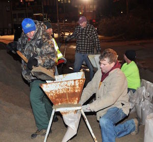 Madison County chairman, Edwardsville mayor assist Mississippi River flood relief.