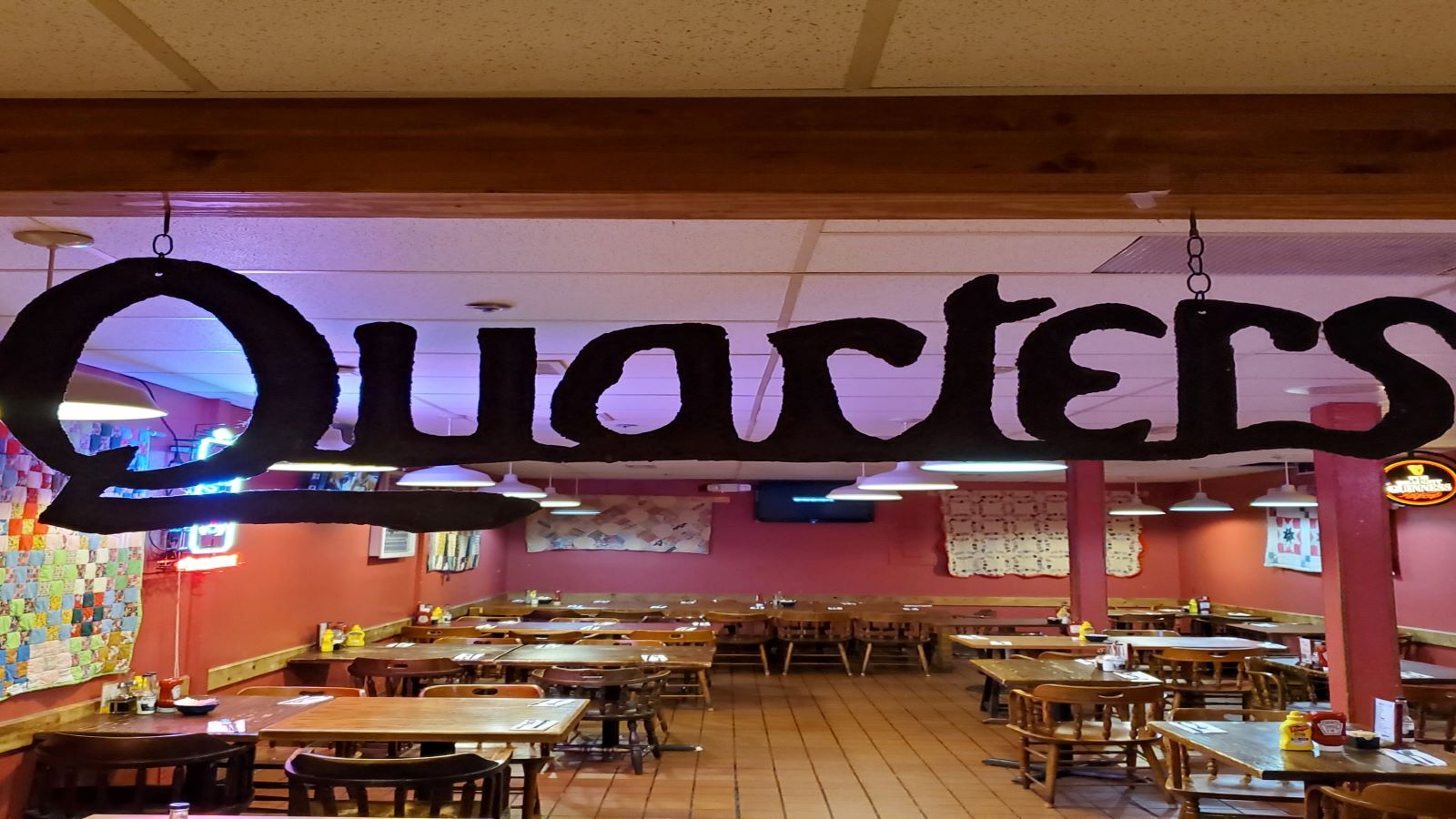 Quarters BBQ bids 'bittersweet goodbye' to Albuquerque after 52 years