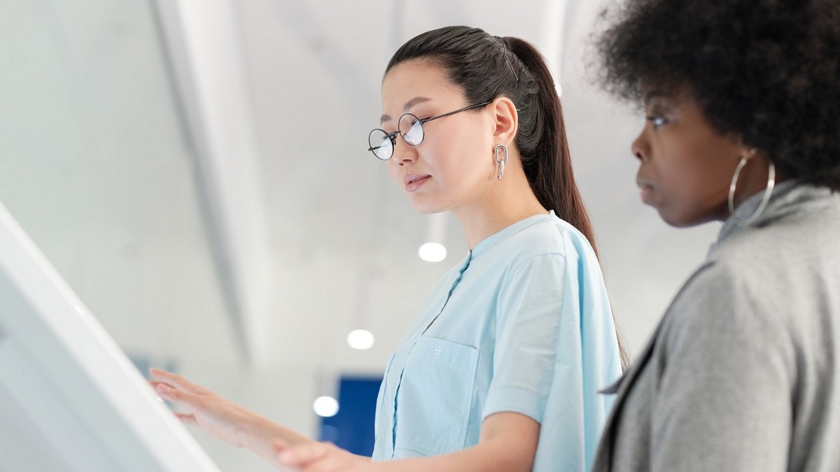 CSB/SJU students collaborate with faculty on new nursing simulation ...