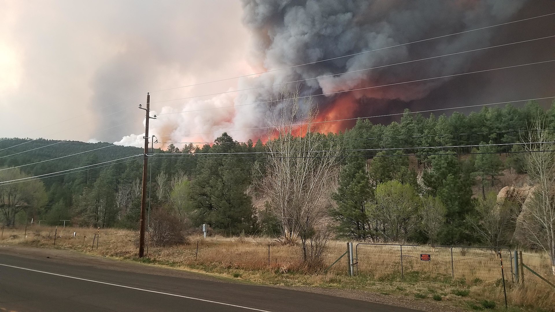 Fire crews utilize New Mexico municipal airport to fight Calf Canyon